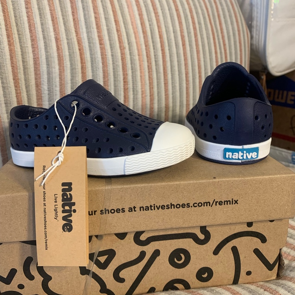 New Native slip on Size C4